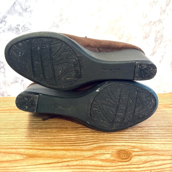 Clark’s Bendable Brown Suede Leather Wedge Ankle Boots Booties Size 6 - Picture 7 of 8